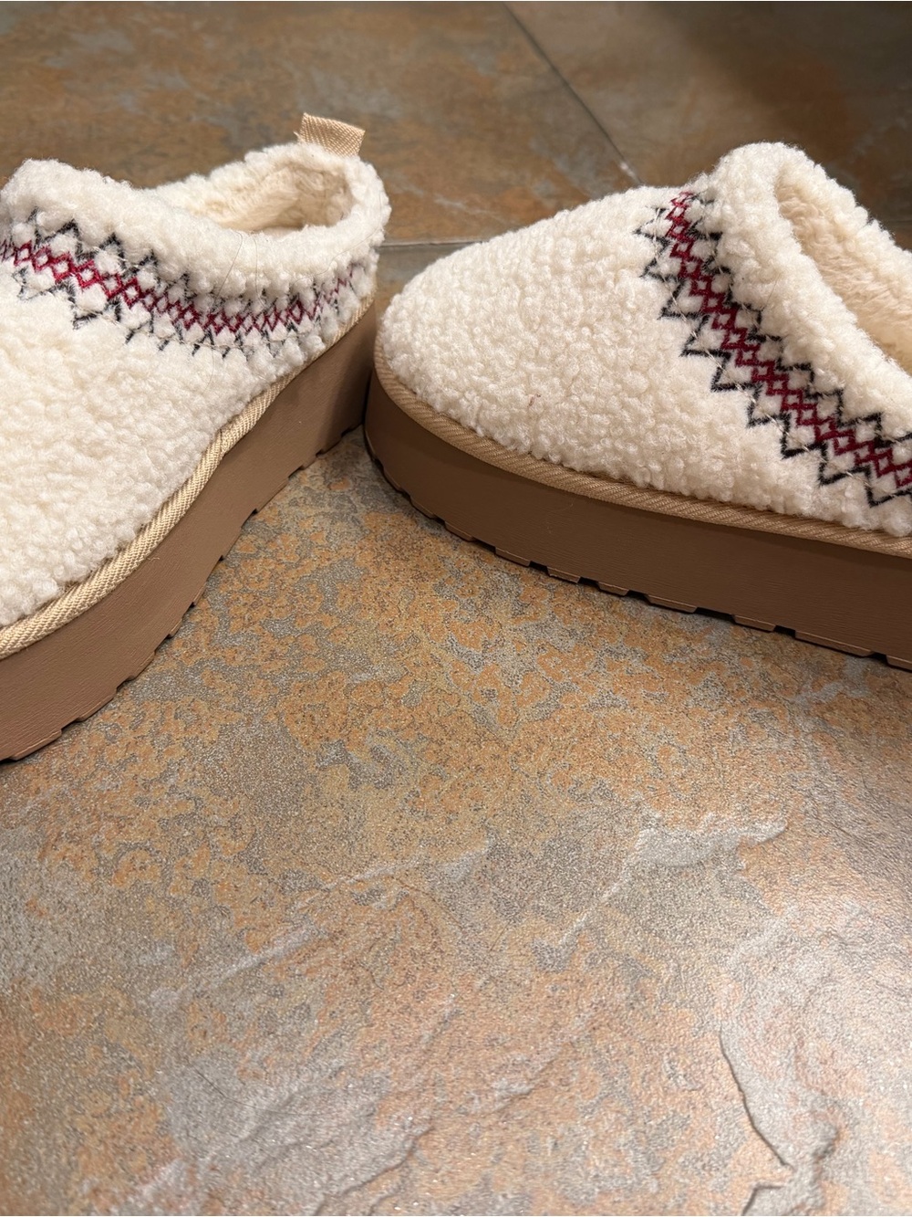 Cozy Clog Slippers in Cream with Patterned Trim